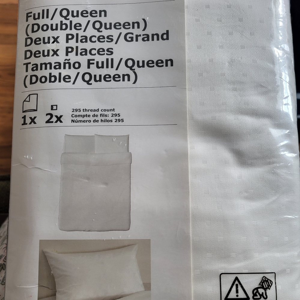 Ikea Full/Queen duvet set.